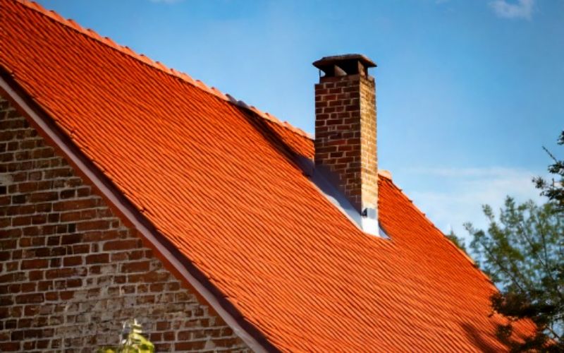 Renovering av skorsten på grund av fuktskador vid murstocken. Genarp, Lund